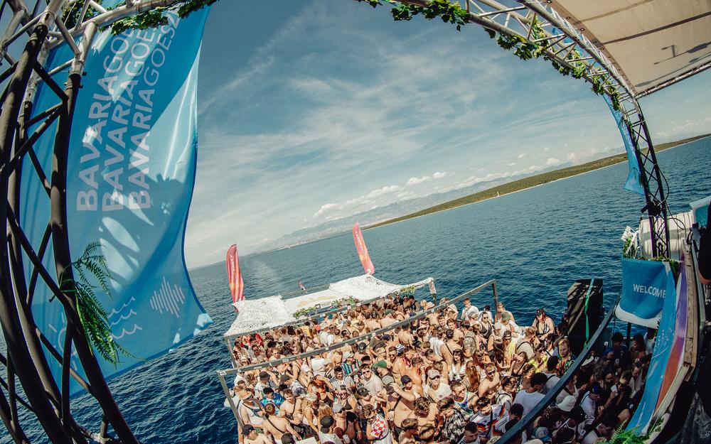 DAS LEGENDÄRE PARTYBOOT DAS LEGENDÄRE PARTYBOOT